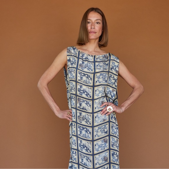 Cleopatra dress is a stunning and unique piece Handmade with elegance silk - Picture 1 of 12